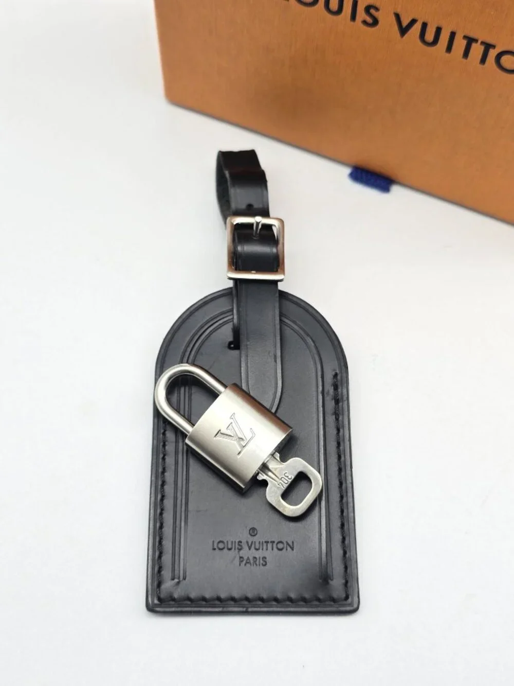 Authentic Louis Vuitton Black Luggage Tag Silver LV Padlock Key & Box